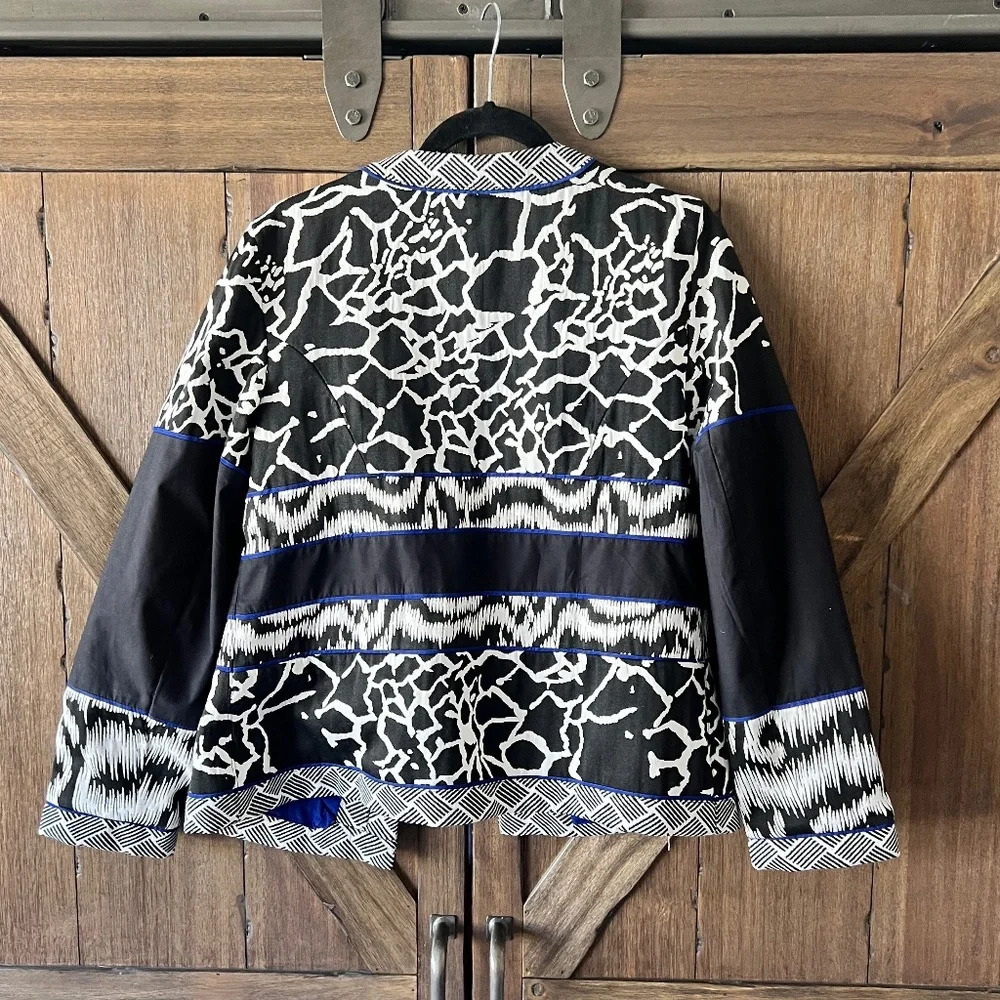 Chico's Artisan Jacquard Blocked Pattern Black/Blue Jacket Size Medium EUC - Picture 2 of 7
